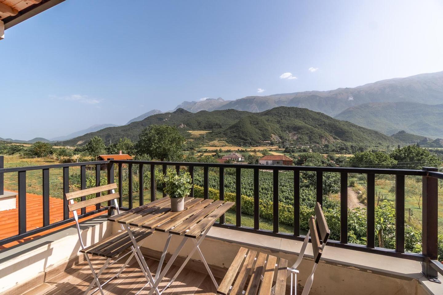 Bujtina Lumo & Pool Villa Permet Bagian luar foto