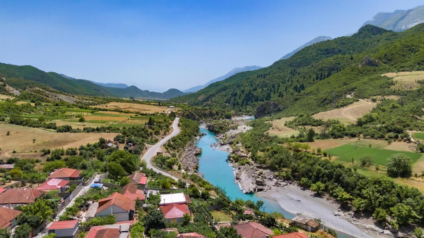 Bujtina Lumo & Pool Villa Permet Bagian luar foto