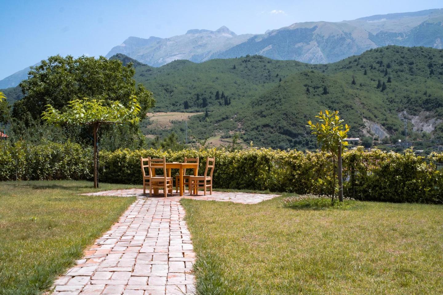 Bujtina Lumo & Pool Villa Permet Bagian luar foto