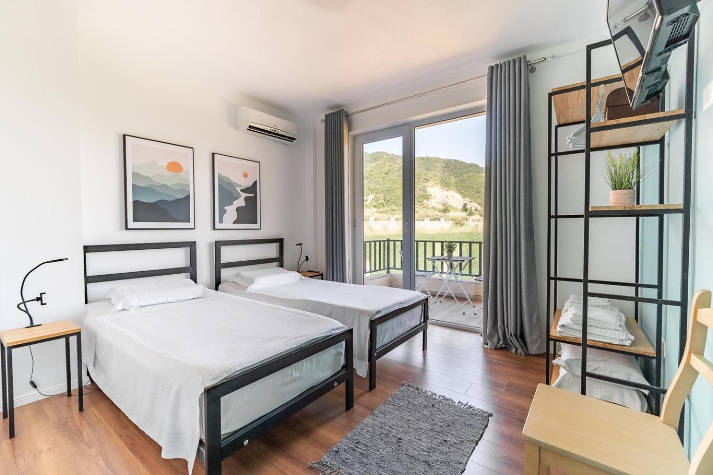 Bujtina Lumo & Pool Villa Permet Bagian luar foto