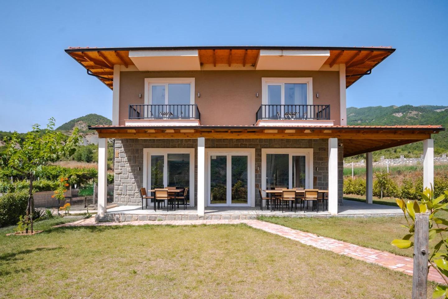Bujtina Lumo & Pool Villa Permet Bagian luar foto