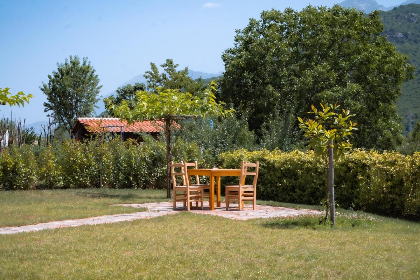 Bujtina Lumo & Pool Villa Permet Bagian luar foto