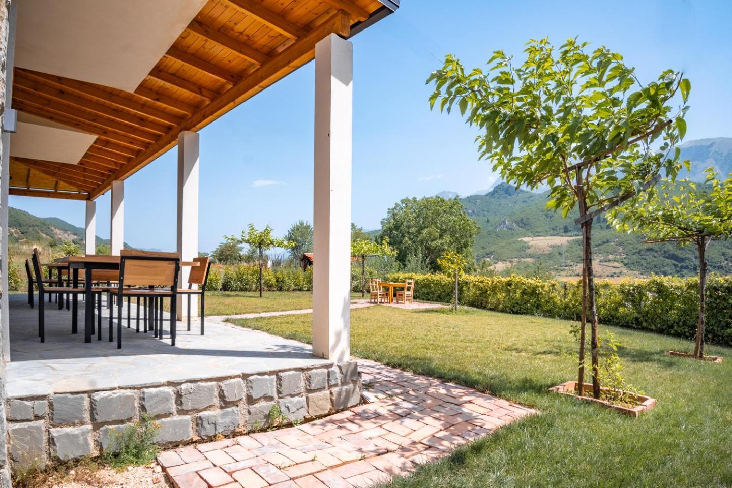 Bujtina Lumo & Pool Villa Permet Bagian luar foto